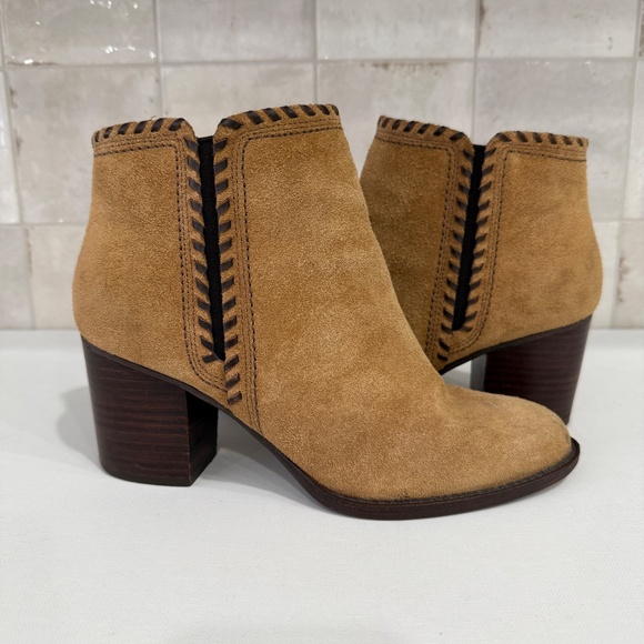 Sofft Wilton Whip Stitch Suede Ankle Bootie Women 7.5M Tan Wood Heel Side Zipper - Picture 1 of 14